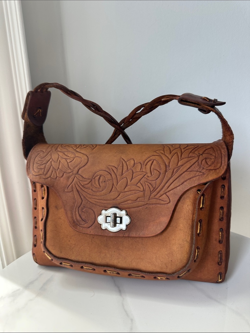 VINTAGE Hand-Tooled Brown Leather Purse Shoulder Bag Handbag Crossbody Cognac
